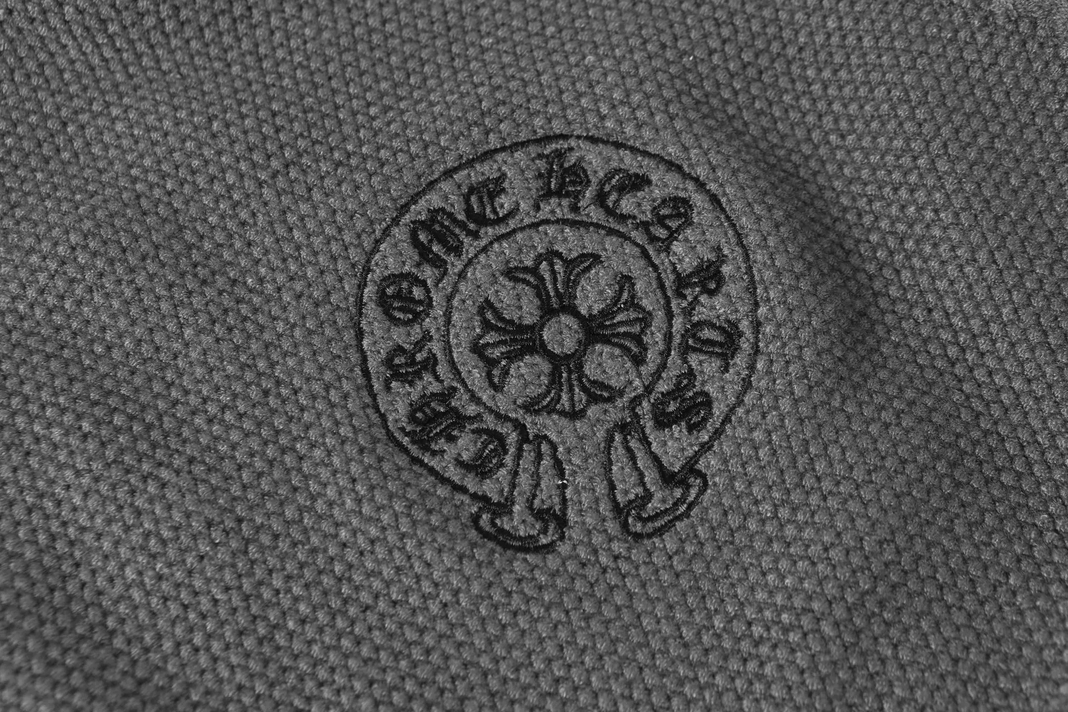 P290 #M903 cross-border model, please do not place an order if you pursue quality - Chrome Hearts/Chrome Hearts spliced Sanskrit horseshoe knitted sweater - High weight, high density and high quality The wool is soft, delicate and skin-friendly, soft and silky to the touch, has excellent warmth and skin-friendly properties - Custom-woven and dyed, no color difference, no matter the fabric or workmanship details, it beats the ordinary version on the market - Hardware zipper accessories are all customized, full of details -Colour: gray with black White and black -Size: S M L XL